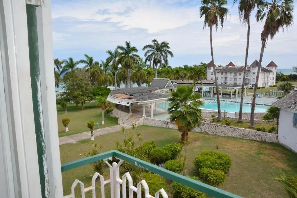 Your Montego Bay Escape - 1 Bedroom Pool Access 0*,  Jamaica